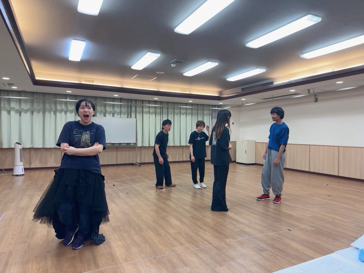 wararaira12's tweet photo. 場当たりでした⭐️

顔合わせから今日まで時間が一緒だった！

あとは、皆さんのお力を借りて
最高のすたぁじあを完成させます！

明日の初日、
一緒に楽しみましょ😊🎵

劇場までの道順動画あげようと思ったのに
ブレ過ぎて使えんかった(´；Д；`)

皆さんお気をつけてお越しください🙇‍♀️

#すたぁじあ https://t.co/fx3mngAZcP