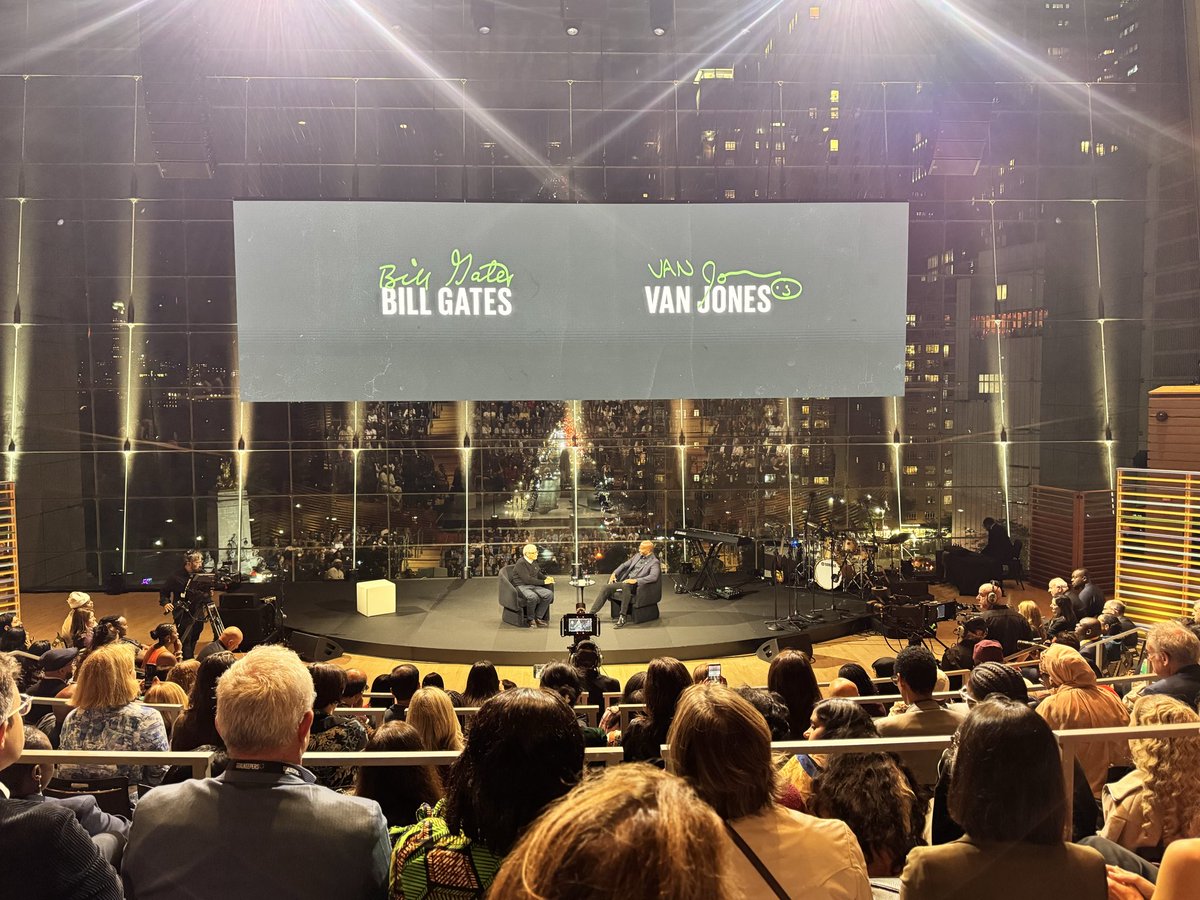 ba_sofiaa's tweet photo. C’est la troisième année que je suis invité à l’événement annuel « Goalkeepers » de la Fondation Gates à New York ; trois fois que j’ai l’honneur d’y participer 🙏🏾 https://t.co/4VG2QmARhJ
