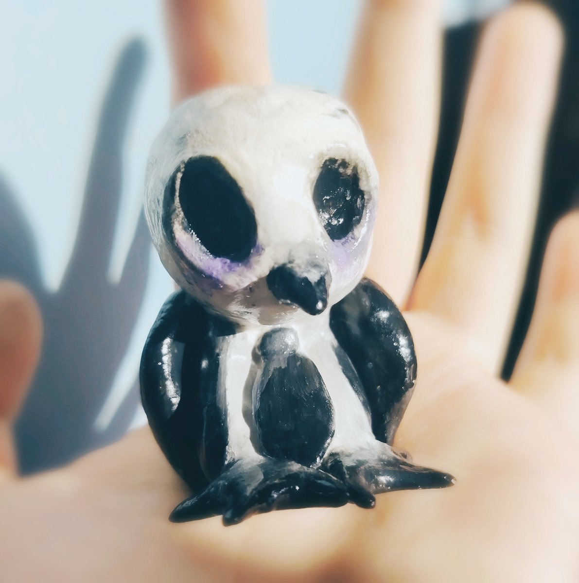 VampSnail_YLIT's tweet photo. 🐌 — I sculpted a little Birdboy figure out of clay today :D 
For some reason, I wanted to make him look like a penguin
heh(((o(♡´▽`♡)o)))

#BirdBoy
#BirdBoyTFC
#BirdBoyTheForgottenChildren https://t.co/ObjKVa4NKh