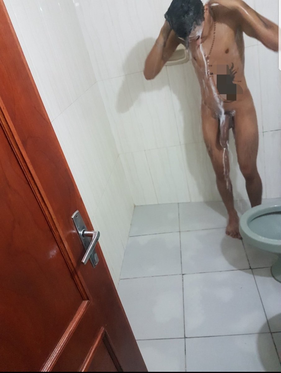 contenidopyx's tweet photo. 🇵🇾🇵🇾🇵🇾Compartí para tener más contenido de videos en modo espía de baños de motel gimnasios baños de clubes y de canchas 
#spyparaguay  #espiadosdotados  #pornoparaguayo  #cruisingbaños  #singlespy https://t.co/kGJi8LRR43