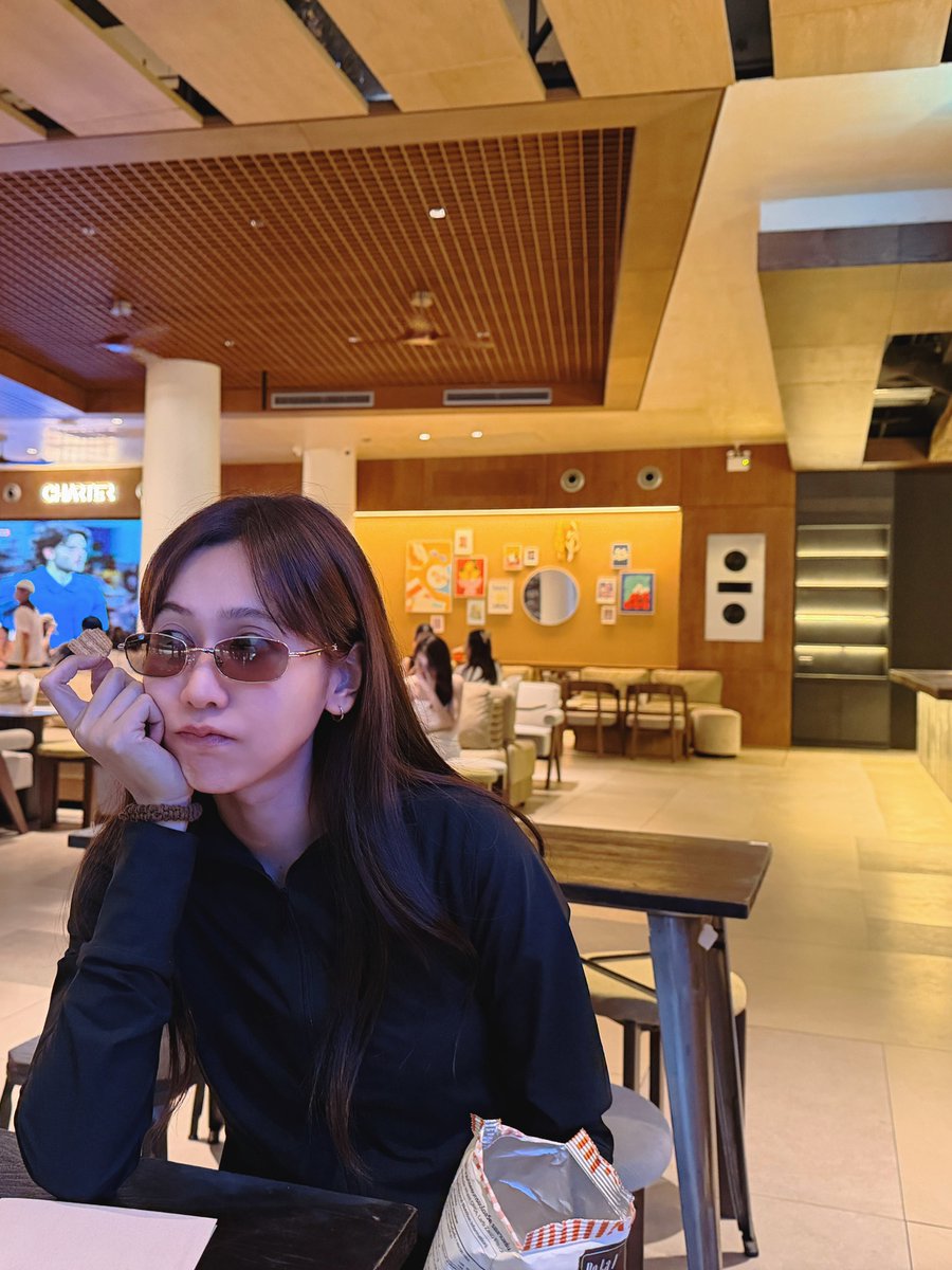 NoeyOfficialFC's tweet photo. [ Noey’s IG &amp; FB Post ]

#NoeyKanteera (4/5)

เซลฟี่เซลจัยยยย🥳

เห้อรูปกินขนมเยอะเกิน แก้ตัวไม่ไหววววว

💚

🔗 https://t.co/wuwfw45B0n https://t.co/Va5rt8UZa2