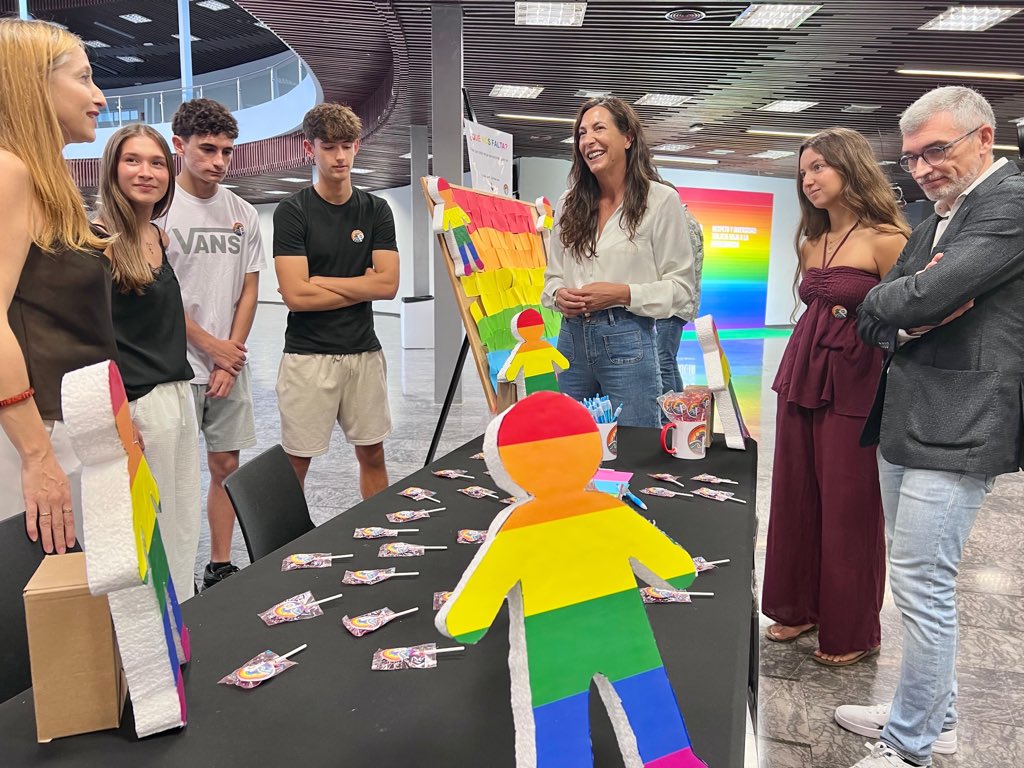loleslopez's tweet photo. 🌈Comienza el #VICongresoLGTBIDeAndalucía. Un encuentro para escuchar, compartir y seguir avanzando de la mano del colectivo

Este año, con la mirada puesta en la educación, el deporte y las personas intersex

Avancemos juntos para vivir en una tierra libre, igualitaria y diversa https://t.co/5va0SR4mck