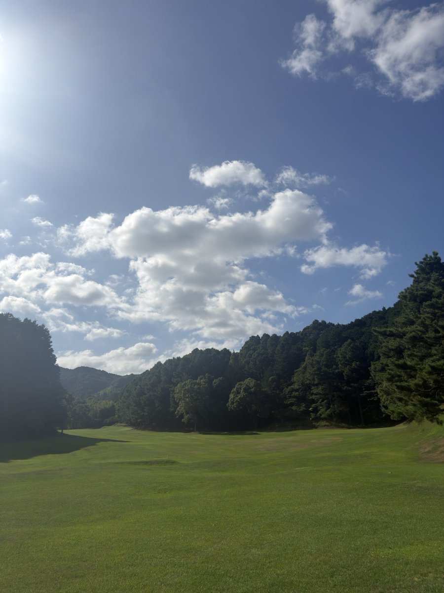 pax_mk39's tweet photo. 取引先の方とハーフ🏌️‍♀️ 
初めてご一緒に回る方達で到着早々
うわ〜！上手そうだねぇ👏🏻
って褒められたけど終わる頃には
見た目だけだったねぇ☺️
って褒めてもらった！！！！！
ﾅﾝﾃﾞ⁇？？

スコアはグデグデすぎて62でした。
そらそうだ。 https://t.co/LI4QNS2Qij