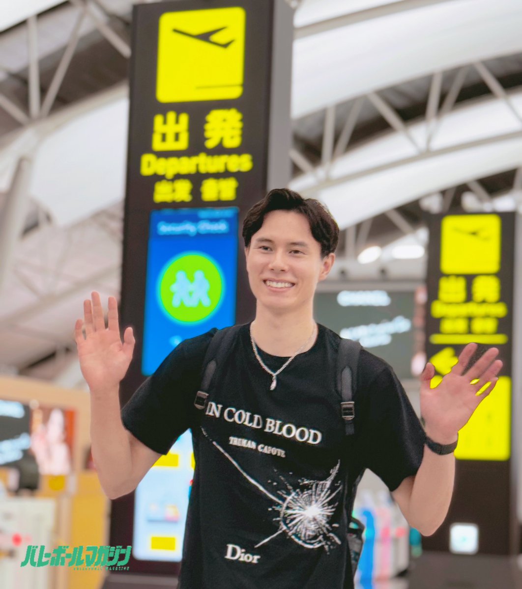 vbm_link's tweet photo. 🏐新着フォト📸
#髙橋藍 選手が今夜ポーランド🇵🇱に向けて旅立ちました‼️
#髙橋塁 選手や愛犬「ヨグ」ちゃんもお見送り
たくさんの報道陣が詰め掛けました✨
#バレマガ #ハイキュー #バレーボール男子日本代表 https://t.co/5v7ZBS7DXC