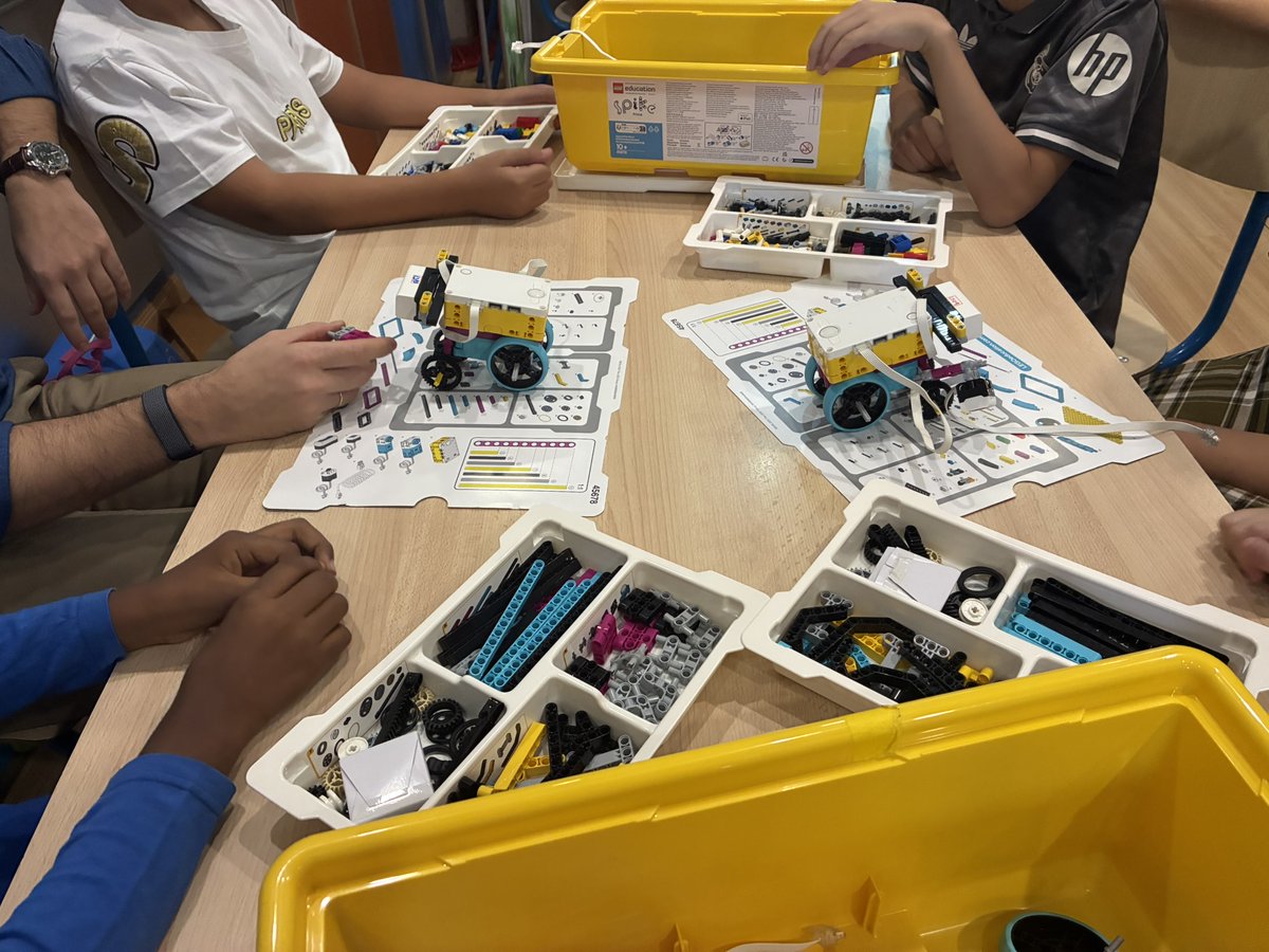 M_Ferrocarril's tweet photo. 🇪🇺 #SEM2026 #mobilityweek
🚉 Finalizamos la #SemanaEuropeaMovilidad con el taller escolar: 'Robótica Creativa con micro:bit', hoy con alumnado del CEIP Manuel de Falla
📍Colaboran: @creatica_ong y @Alstom_es
ℹ️https://t.co/rZMXKcmMCo https://t.co/fvA4ryUvlw