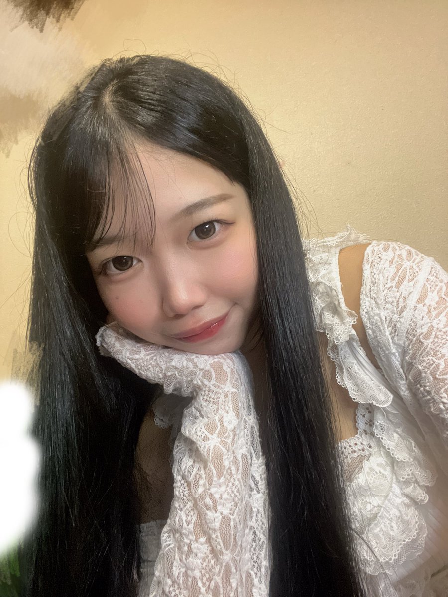 aini_Hiwillow's tweet photo. 今日もさっきまでめっちゃ寝てたᵔ-ᵔ
また寝るよ、おやすみ💤

#はいうぃろう。 #花野衣アイニー #jk2 https://t.co/SA6xJyH8IL