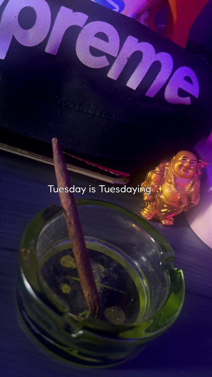 YourSexiiMorena's tweet photo. #WakeAndBake https://t.co/Qk7Si2LnnR