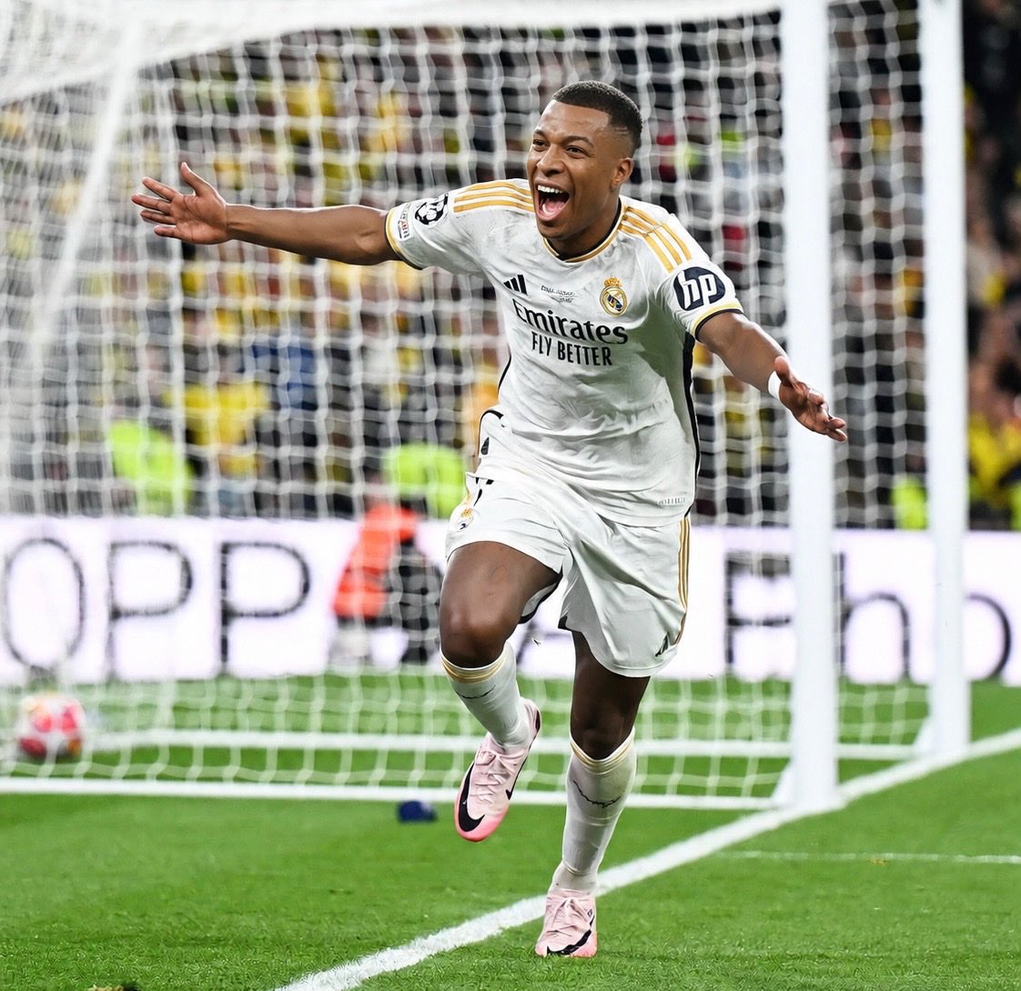 Adry___RM's tweet photo. Qué hipócritas son los vinizetes, no valoran lo que hizo Mbappé por el Real Madrid.

Los vinilovers son el cáncer del club.🤮❌ https://t.co/fYOMBN15QW
