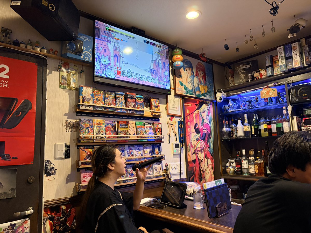 qtgtm1's tweet photo. 店内ではカラオケやボードゲーム盛り上がってます☝️

#相席 可能なお客様もご来店中🙋‍♀️
軽量級のボードゲームをやってみたい方、
大人数とワイワイ遊びたい方も是非お越しください☺️

現在テーブル席×1・カウンター3~4席ご案内可能🙆‍♀️◎
22時からはビンゴ大会もあります📣

#今池 #TM4 https://t.co/QRKopCxE25