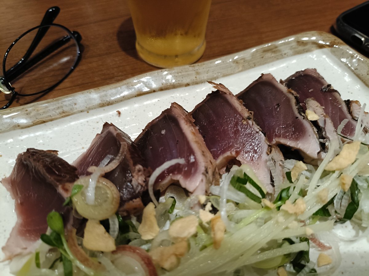 asabe777777's tweet photo. 今日も仕事帰りに寄り道できたので。
大人の晩御飯。
戻り鰹🐟️ https://t.co/Qlv7puwCUA