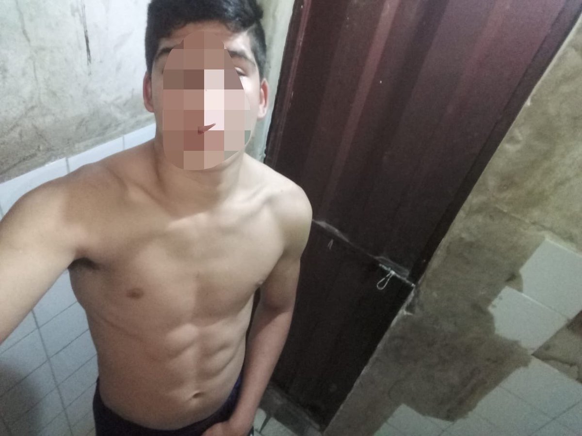 contenidopyx's tweet photo. 🇵🇾🇵🇾🇵🇾Compartí para ver los videos de todos estos heteros en fotos de verdad callados dotados y calientes
Paraguayos dotados reales 
#dotadopy  #pornoparaguayo https://t.co/q8HR7eawvW