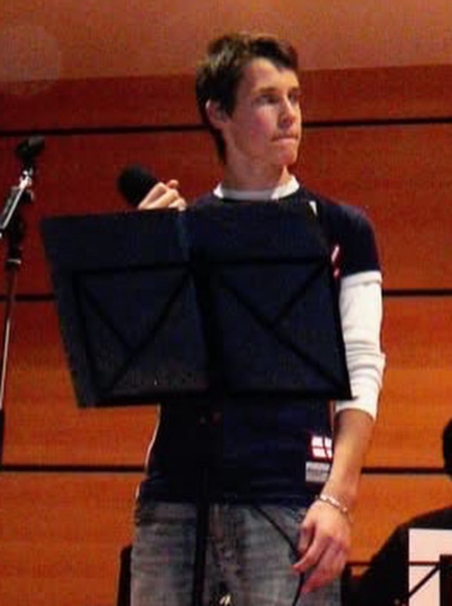SemonaBenova's tweet photo. Simon Porte Jacquemus si splnil veľký sen – obliecť Céline Dion. 🥹🤎

Jeho obľúbená speváčka dnes nosí jeho tvorbu, 17 rokov po tom, čo ako 14-ročný chlapec spieval jej piesne pred celou školou. To je naozaj krásny moment. ✨

#CelineDion #Jacquemus https://t.co/L490BHCwau