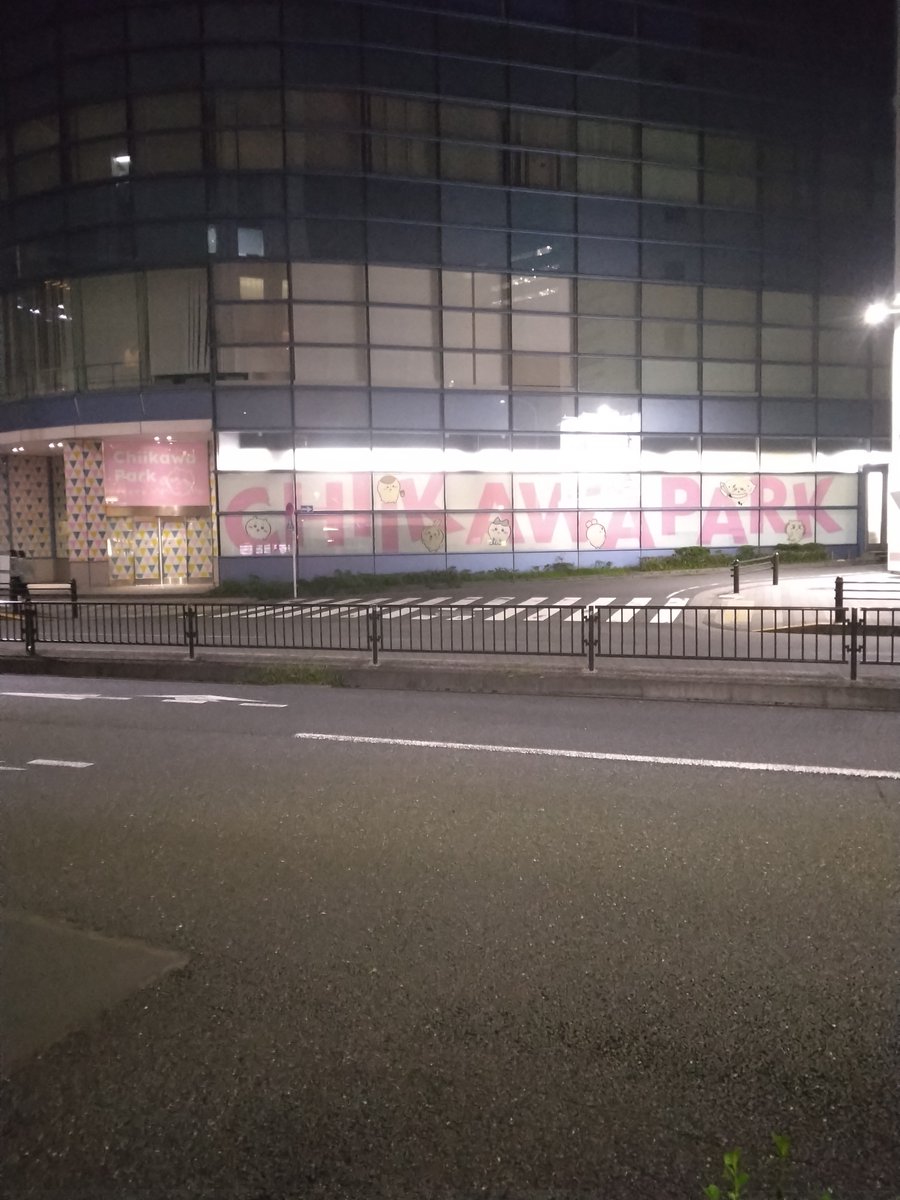 blachiku's tweet photo. ちいかわパークも閉まってるんンゴ､､､帰るか～ https://t.co/ZfyY9ZtuX3