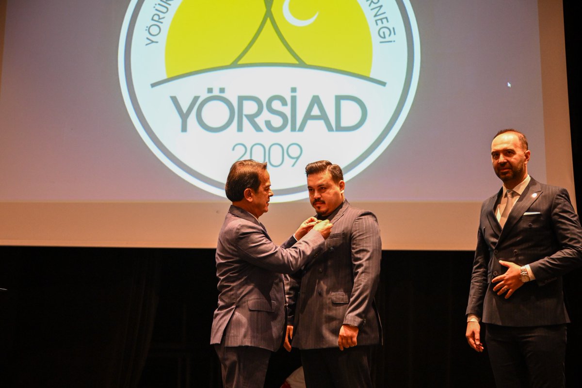 antalyaborsa's tweet photo. Yönetim Kurulu Başkanımız Ali Çandır, Yörük Sanayici ve İş İnsanları Derneği’nin (YÖRSİAD) düzenlediği Antalya Ekonomi Paneli’ne konuşmacı olarak katıldı. YÖRSİAD Başkanı Alper Oral’ın ev sahipliğinde, Yüksek İstişare Kurulu Başkanı Aykut Ege’nin moderatörlüğünde gerçekleştirilen panele, BAİB Başkanı Mehmet Ali Can ve ASBAŞ Genel Müdürü Zeki Gürses de katıldı.
Antalya ekonomisi, tarımı, üretimi, ihracatının değerlendirildiği panelde konuşan Başkanımız Ali Çandır, kentin üretim, ticaret ve tarım potansiyeline ilişkin değerlendirmelerde bulundu. Başkanımız Çandır, Antalya ekonomisinin sürdürülebilir ve güçlü bir yapıya kavuşması için ortak akıl ve iş birliğinin önemine dikkat çekti.
Antalya’nın ekonomisini ve tarımını gündeme taşıyan panel ve davetleri için YÖRSİAD Başkanı Alper Oral ve yönetimine teşekkür eder, çalışmalarında başarılar dileriz.