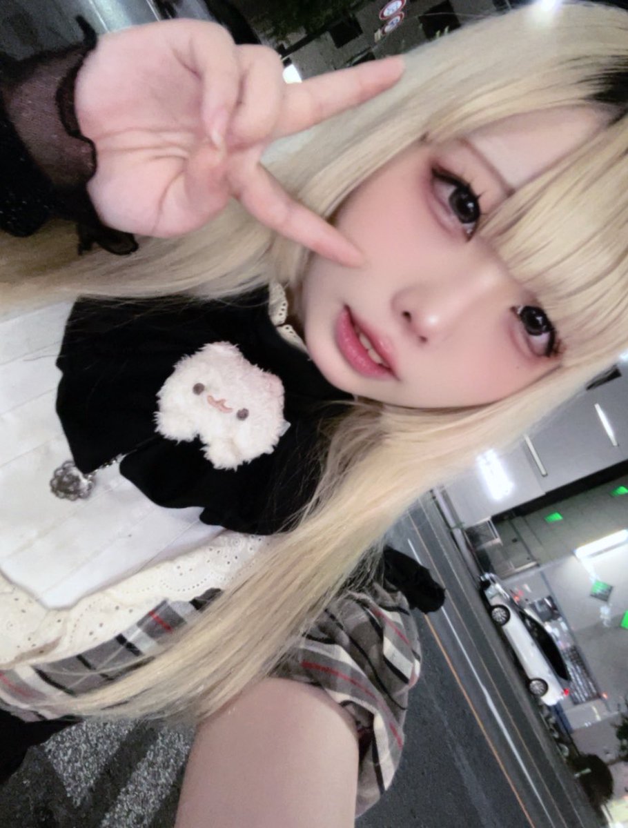 Suu_lpra's tweet photo. 21~5いてます‼️

リップも新しい色‼️
ヘアオイルも変えたら髪の毛めっちゃサラッサラ‼️

みんな見に来てねん

 #京都  #会えるやさん  #自撮り界隈  #コンカフェ https://t.co/jhHnvM9iiX