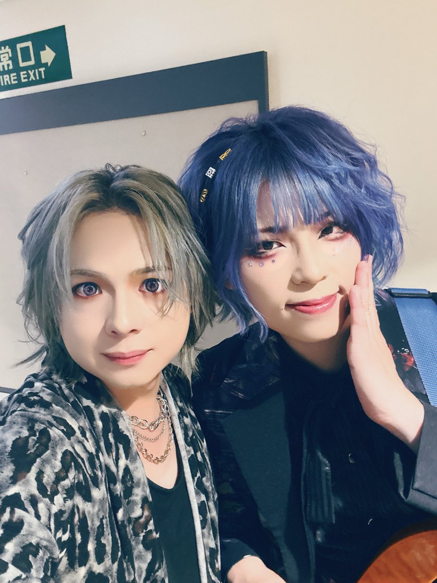 opera_ayame's tweet photo. 今日は埼玉会館にてNoGoDと漆黒のシンフォニーでした！
もう何度かやらせてもらってるツーマンということで
Frontier、INDEPENDENT、GLORIA、BURNING SOULと四曲もコラボしました！
彩雨はFrontierでNoGoDのステージに飛び入り参加、とても楽しかったです！

来ていただいた皆様、ありがとう！！ https://t.co/HHm17W0tOo