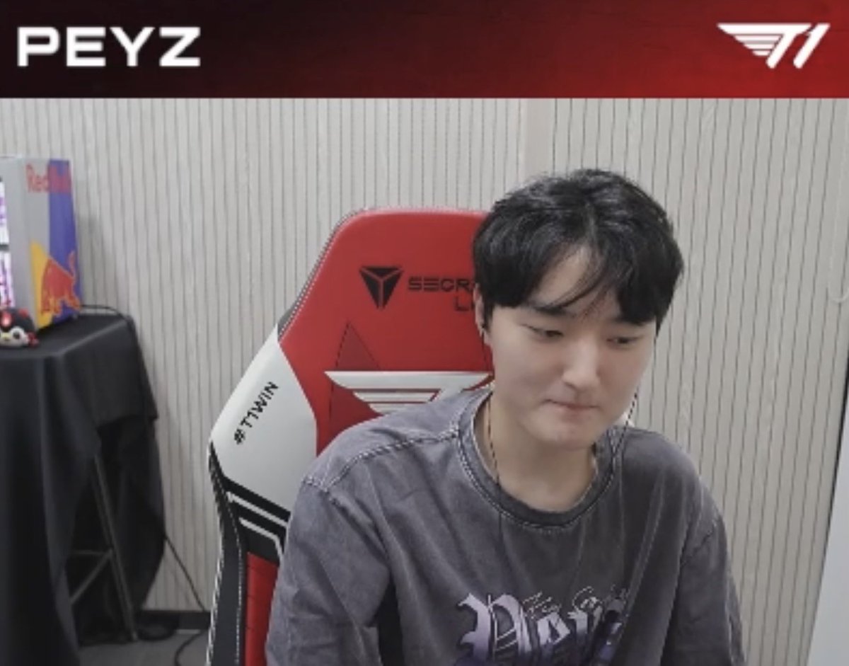 peyz125's tweet photo. 수환이 발로란트 너무 열심히해서 바보머리됨 https://t.co/Y9uY5ymwIm