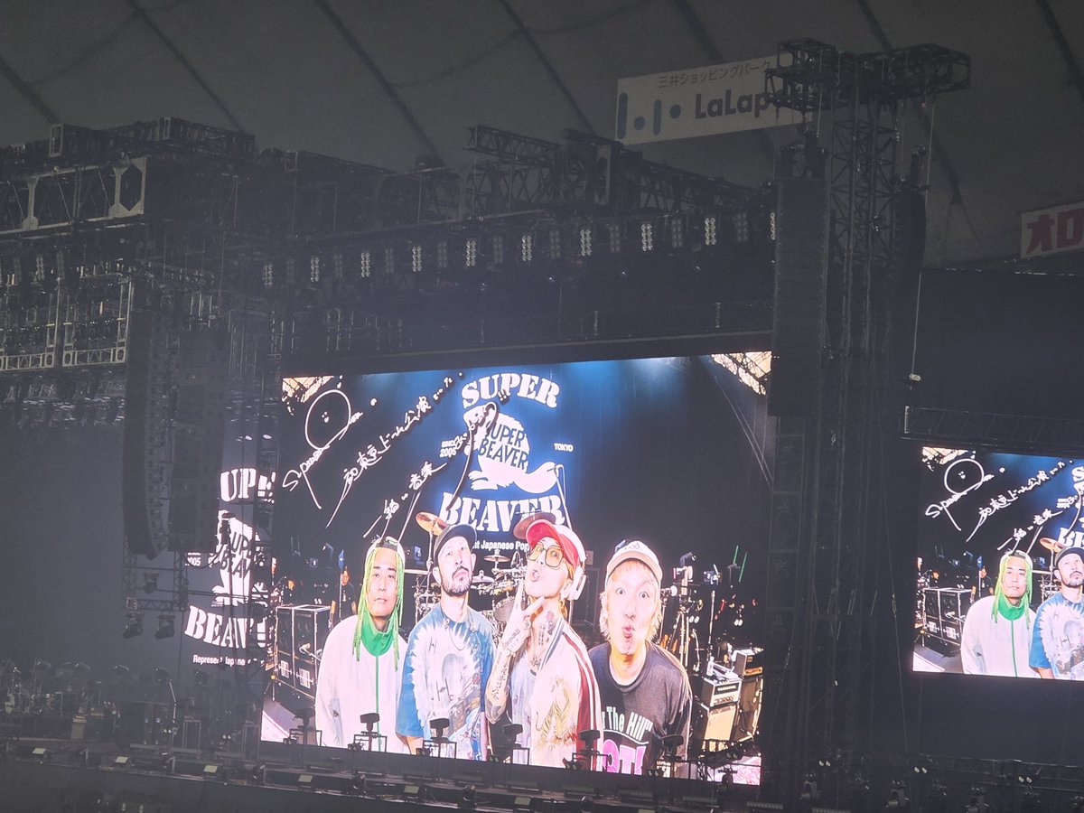 nozo_4712's tweet photo. SUPER BEAVERのライブ、ぼっち参戦したけどめっちゃ楽しかった〜 
みんなで、SUPER BEAVERと音楽できてめっちゃ叫んで最高すぎた！！
俺達にはSUPER BEAVERがいるんだよなー https://t.co/LMwOuIfJRU