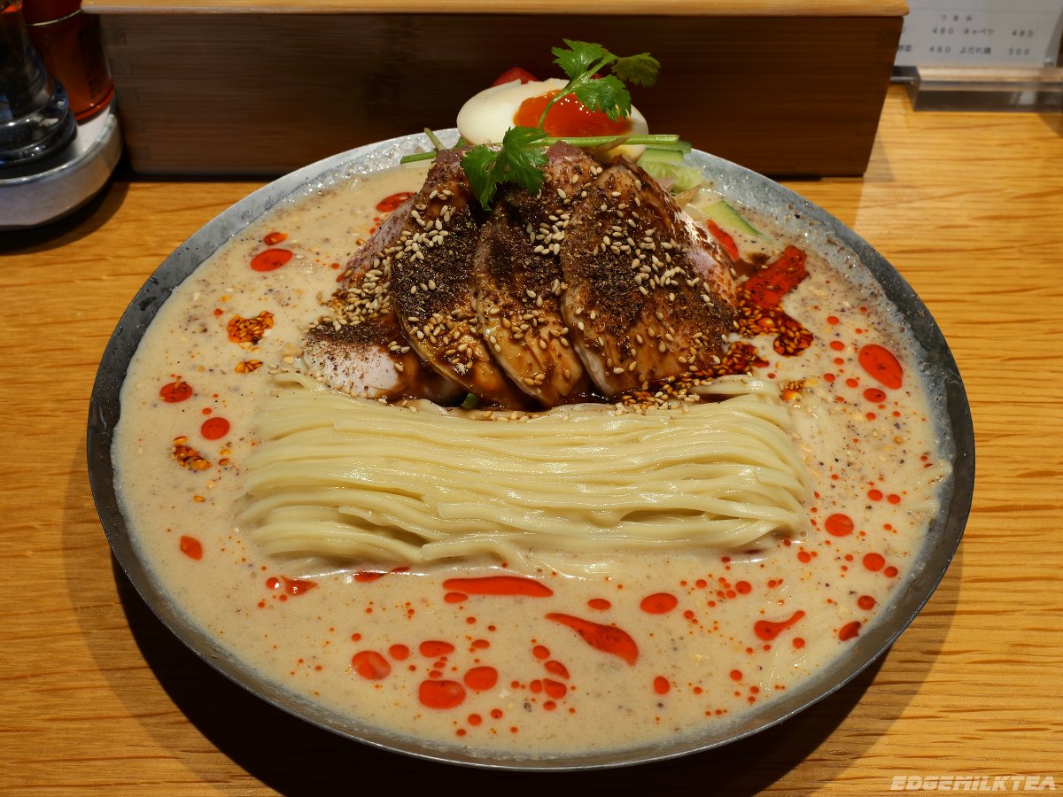 edgemilktea's tweet photo. 先日、九段下の二階堂で「よだれ鶏の冷やし豆乳担々麺」￥1,650-

雨模様で涼しくなってきたからか、土日の開店時刻着でも一巡め。
辛さ・痺れは抑えめで、飲めるスープが美味し。
#担々麺 #ラーメン https://t.co/qCygAW69se