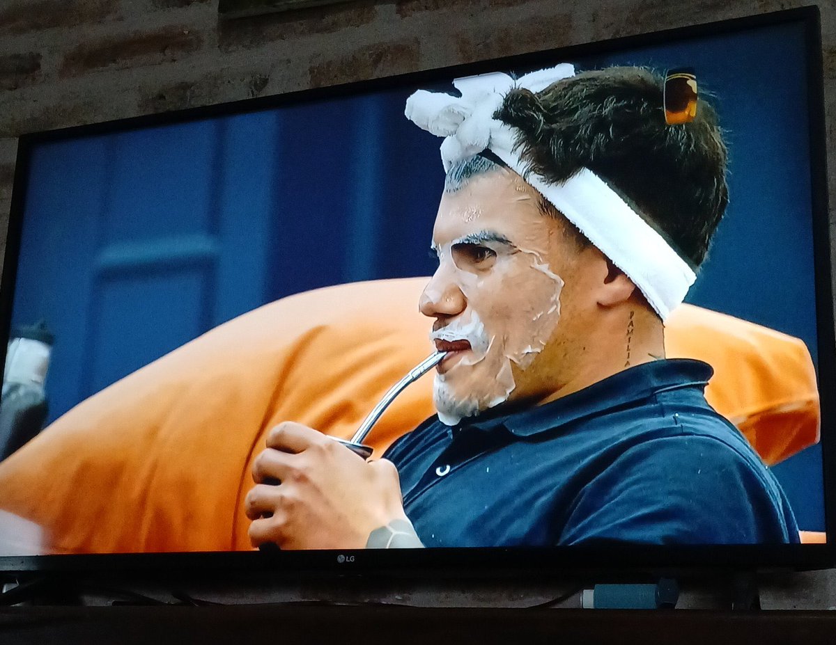 ccaromachado's tweet photo. Las cosas q me pongo a hacer en vez de ponerme a resumir y estudiar 
#GranHermanoUy https://t.co/B0ECvydP3a