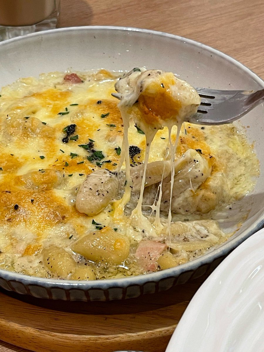 Lof2000's tweet photo. Just had the most melt-in-mouth truffle mac u0026 cheese at this tiny cozy spot in Brooklyn—total comfort food win!  Hidden gem alert!， https://t.co/B03ahtnjjS