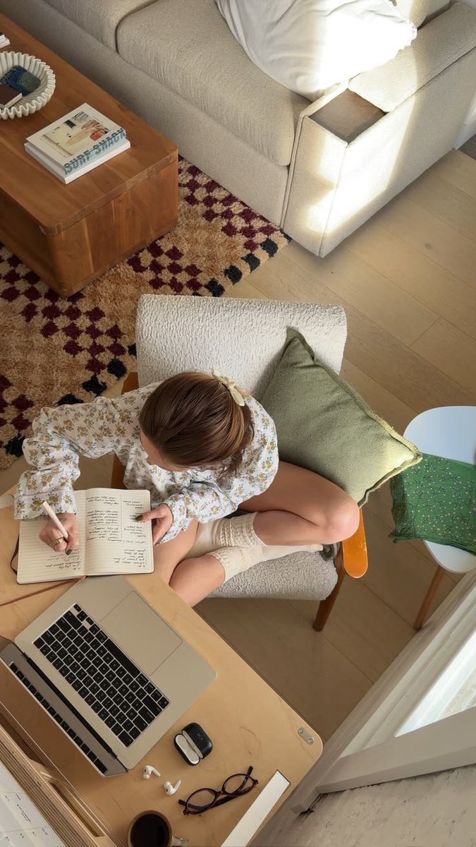 Aurielle007s's tweet photo. Home study ✨ https://t.co/qWNaGGi2mt