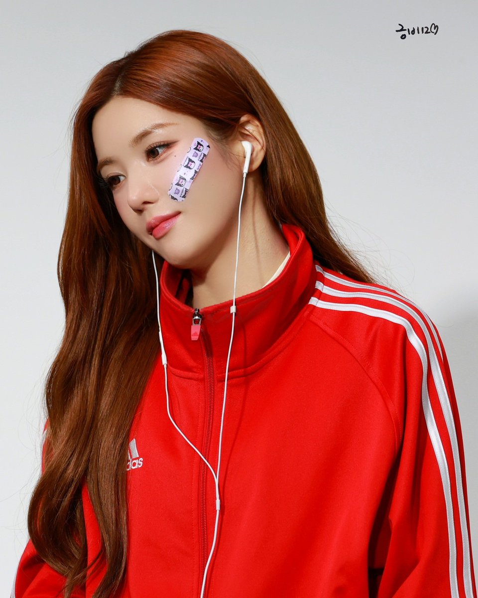 fomalhaut121's tweet photo. 26.09.03 #권은비 [DEJAVU] 디어마이뮤즈 대면팬싸

크..크림빵 사올까?? 헤헿..😻

#권은비 #KWONEUNBI 
#クォンウンビ #權恩妃  
#DEJAVU https://t.co/4DNhCEfLd7