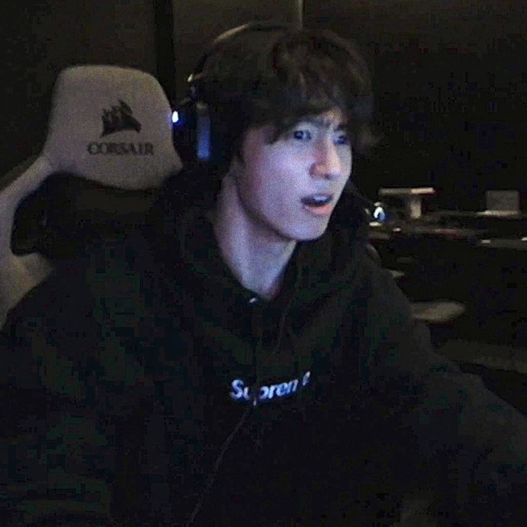 withgukk's tweet photo. Haven’t moved on from this live https://t.co/I53JHihJji