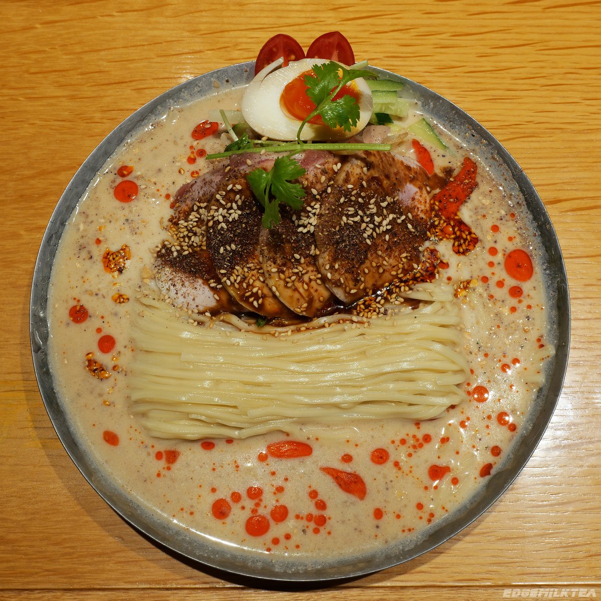 edgemilktea's tweet photo. 先日、九段下の二階堂で「よだれ鶏の冷やし豆乳担々麺」
食欲を刺激する彩り。
#担々麺 #ラーメン https://t.co/nRylq1JgGM