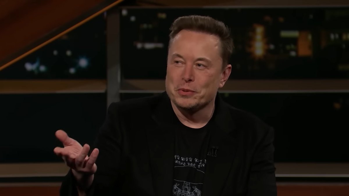 ResisttheMS's tweet photo. Elon Musk: "I think it'll be pretty cool if you could vacation on the moon, like that would be the most epic vacation. I think that will be possible in the future." https://t.co/2Gd1JKvGjy