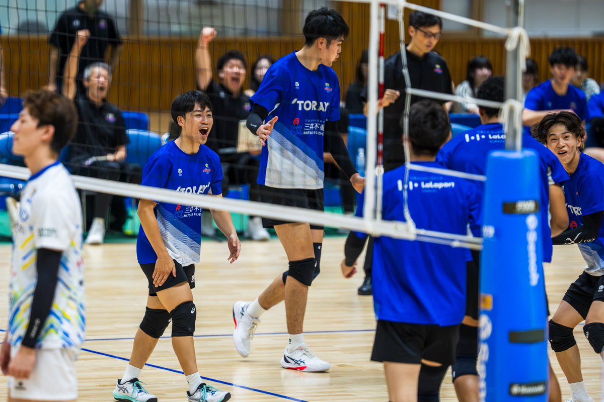 PlayVolleyball4's tweet photo. プレシーズンマッチ
北海道イエロースターズ🟨

バレーボール漬けの誕生日🎂

ありがとうございました！ https://t.co/JiPIIpn2Gt