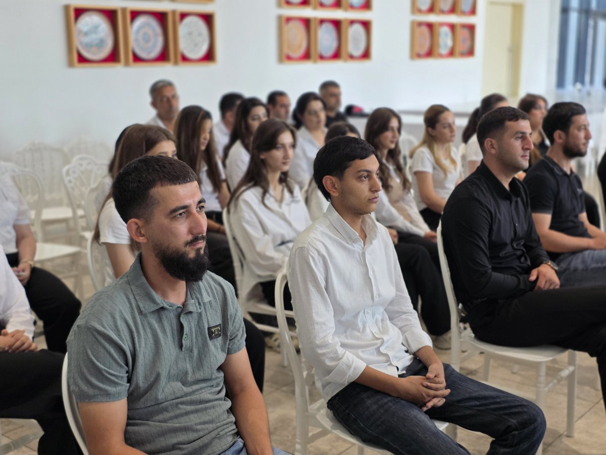 bp_Azerbaijan's tweet photo. ✅ Bu gün Kürdəmirdə məcburi köçkünlər üçün peşə bacarıqlarının inkişafı layihəsinin uğurla başa çatmasını qeyd etdik.  

Tərəfdaşlarımızla birlikdə dəstəklədiyimiz bu layihə çərçivəsində 60 məcburi köçkün qadın və gənc dərzilik, aşpazlıq, kompüter sistemləri və şəbəkə proqram təminatı, eləcə də vizaj və bərbərlik sahələri üzrə peşə təlimləri keçib.  

Bundan əlavə, seçilmiş 30 iştirakçıya əldə etdikləri bacarıqları davamlı gəlir mənbələrinə çevirməyə kömək edəcək fərdi biznes planlarının hazırlanmasında dəstək göstərilib. 

🤝 Təşəbbüs məcburi köçkünlərin dayanıqlı gəlir imkanlarını artırmaqla “Böyük Qayıdış” proqramına dəstək verir.  
 
Layihə İqtisadi və Sosial İnkişaf Mərkəzi tərəfindən həyata keçirilib. #bpAzərbaycan 
--- 
✅ Today, we marked the successful completion of a vocational skills development project for internally displaced persons (IDPs) in Kurdamir. 

Supported by bp and its co-venturers, the project provided 60 #IDP women and young people with vocational training in tailoring, cooking, computer systems and network software, as well as make-up and hairdressing.  

In addition, 30 selected participants received support to develop individual business plans to help turn their new skills into sustainable income-generating opportunities. 

🤝 The initiative supports Azerbaijan’s ‘Great Return’ programme by helping IDPs build skills for sustainable livelihoods.  
 
The project was implemented by the Economic and Social Development Centre (#CESD). #bpAzerbaijan