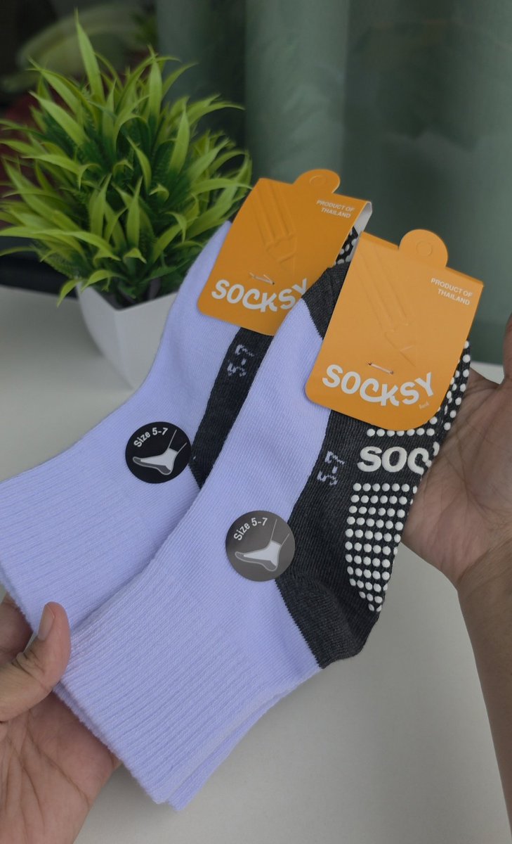 PiiPrang's tweet photo. 🧦🤍 ถุงเท้านักเรียนที่ไม่ได้มีดีแค่สีขาว! รุ่นนี้พื้นเทาและมีปุ่มกันลื่นถึง 300 ปุ่ม 👣✨
Socksy ถุงเท้านักเรียนสีขาว พื้นเทา ดีไซน์มีปุ่มกันลื่น ช่วยเพิ่มความมั่นใจเวลาเดินหรือทำกิจกรรมต่าง ๆ เหมาะสำหรับใส่ไปโรงเรียนในทุกวัน 🎒

พิกัด🛒https://t.co/TdRjUCVswk https://t.co/zq4mnqoCUa