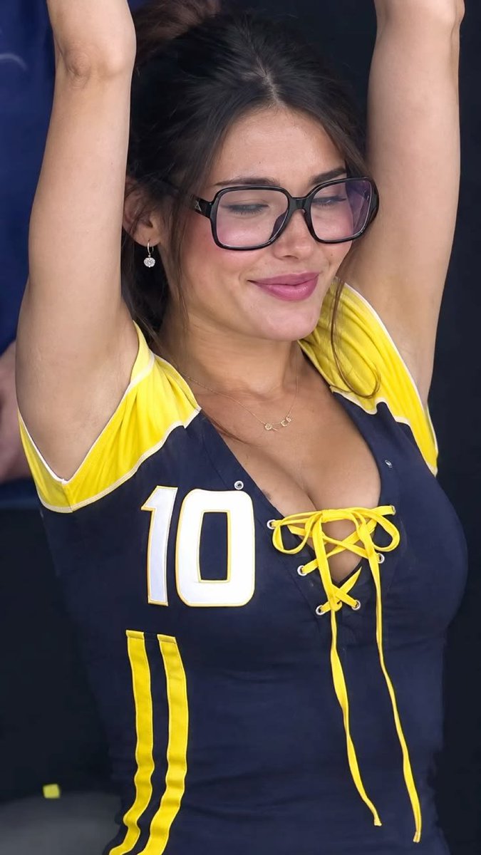 retardedfrog65's tweet photo. Need to suck on them tities like a new born https://t.co/fbQPognIlX