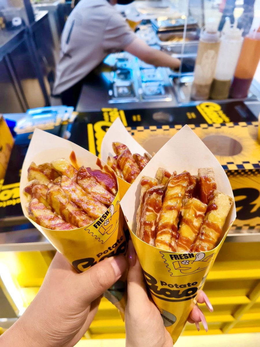 FondaSlateg34's tweet photo. Churros crujientes con chocolate caliente, el placer de la calle que calienta el corazón. Una delicia que no te puedes perder! https://t.co/2Dfg0TscAc