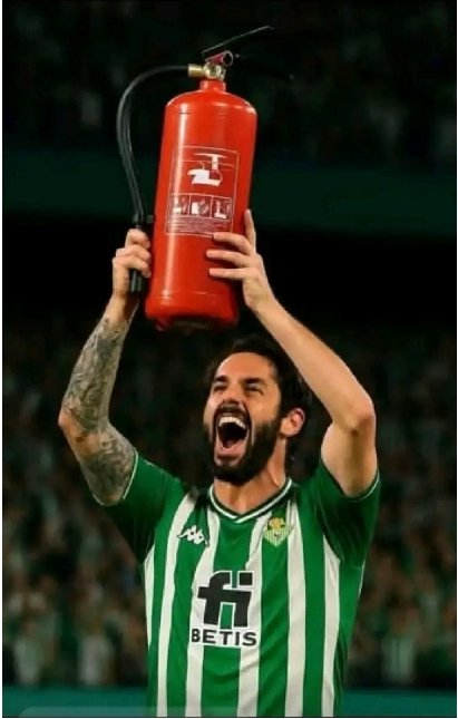 davidrojasfoto's tweet photo. @BJRETURNN Cada uno levanta lo que puede... Por cierto hay miles de fotos reales del Sevilla FC levantando plata no tenías que recurrir a la IA... https://t.co/F122XHUPSZ
