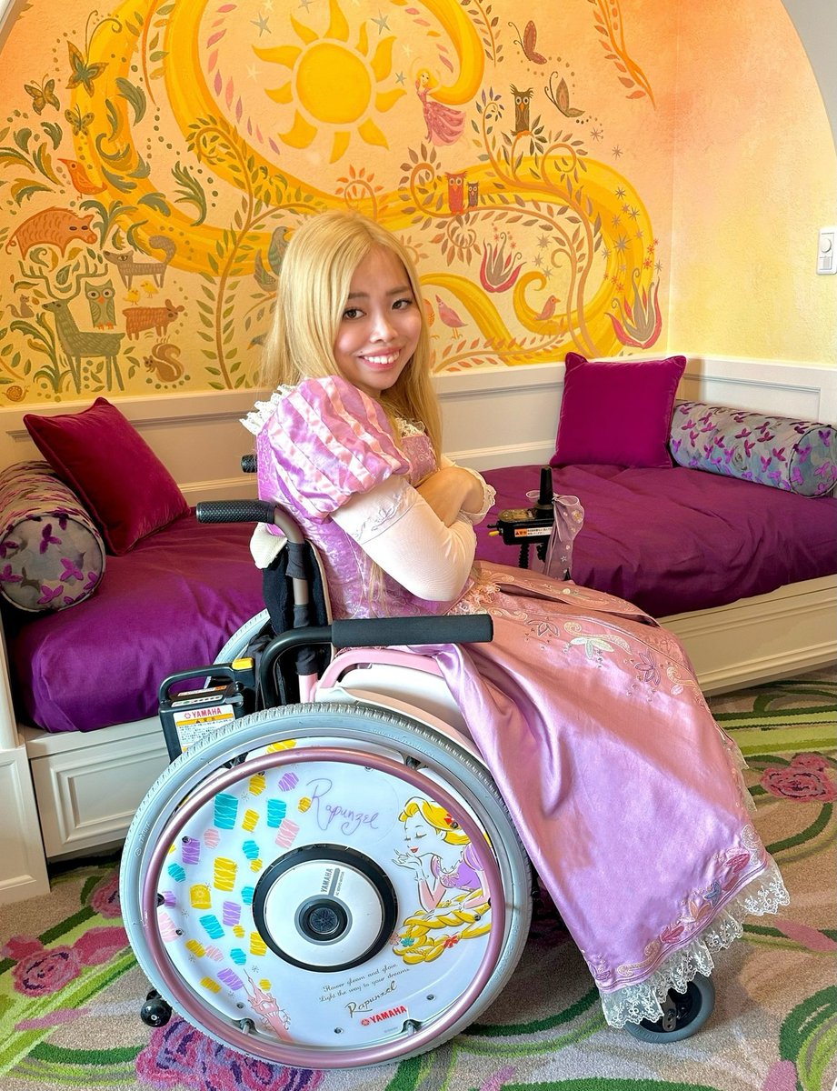 rapu_wheelchair's tweet photo. Dハロ仮装、自分のカタチで毎年楽しませてもらってます

障がいや体質の関係でわたしは
・ウィッグとカラコンが使用できない
・車椅子ユーザーなのでパニエは使えない
・手に麻痺があるのでメイクも不可能

できないことも多くてつらいし、
クオリティは低いけど、、
楽しい🎃 https://t.co/hNBMYYglzI
