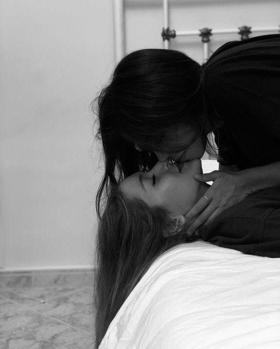 SovvySyndra's tweet photo. Good morning kiss to the reader 💜 https://t.co/TAuc66HCNm