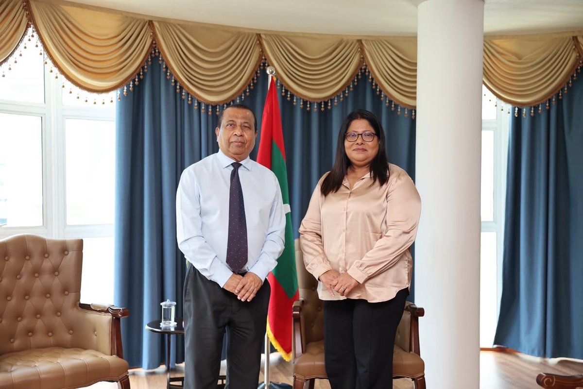 MoHmv's tweet photo. Minister @geelaali met with Maldivian Ambassador to the Kingdom of Thailand @FuwadThowfeek to discuss strengthening Maldives–Thailand cooperation in the health sector and opportunities for knowledge exchange. https://t.co/6cH4Oz9KmN