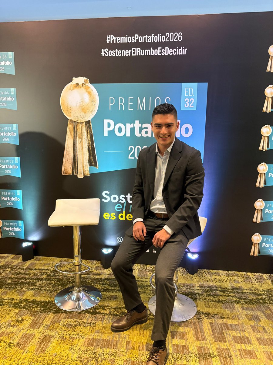 cesaretamayo's tweet photo. Profundamente orgullosos de Jerónimo Salazar, nuestro estudiante de economía @FEG_EAFIT por estar entre los 5 finalistas del premio @Portafolioco a mejor estudiante del país. Tuve la suerte de tenerlo como estudiante y hoy sigue aprendiendo de @JoseILopez y @SalasLuzm en @ANIFCO https://t.co/N3WPMUxQZQ