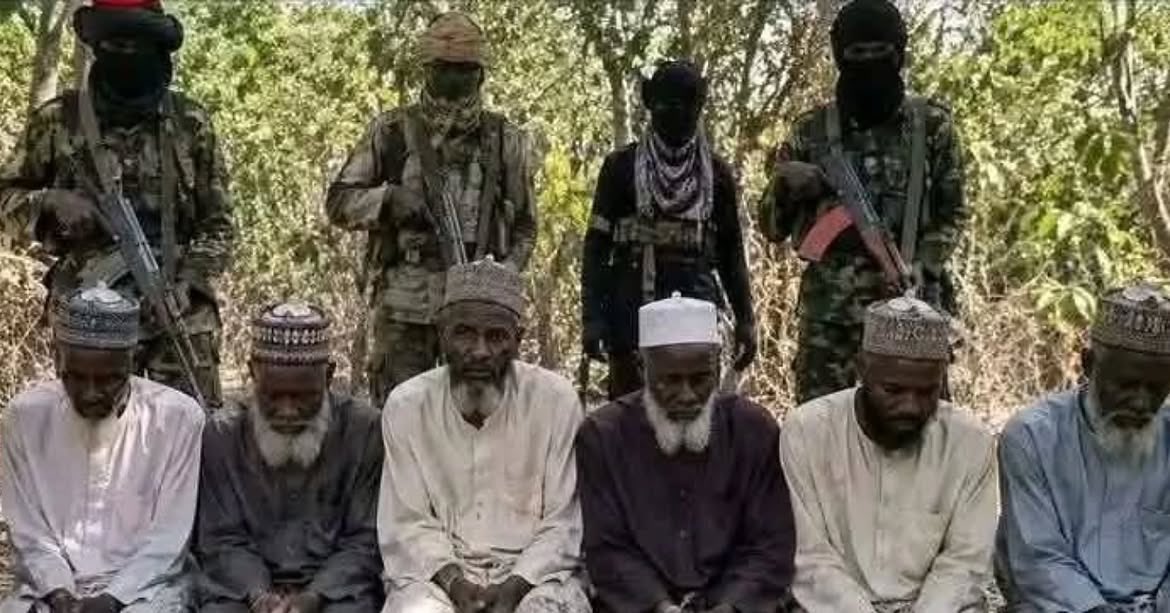DEngliishalhaji's tweet photo. These are d 6 Sheikhs that were abducted by bandits in Zamfara after attending special prayers session for Tinubu and APC, organized by the DG campaign for APC Sen. Abdulaziz Yari.

Bandits are now demanding N30M ransom for their release.....😭😭😭😭😭😭 https://t.co/9PNSXmjfzx