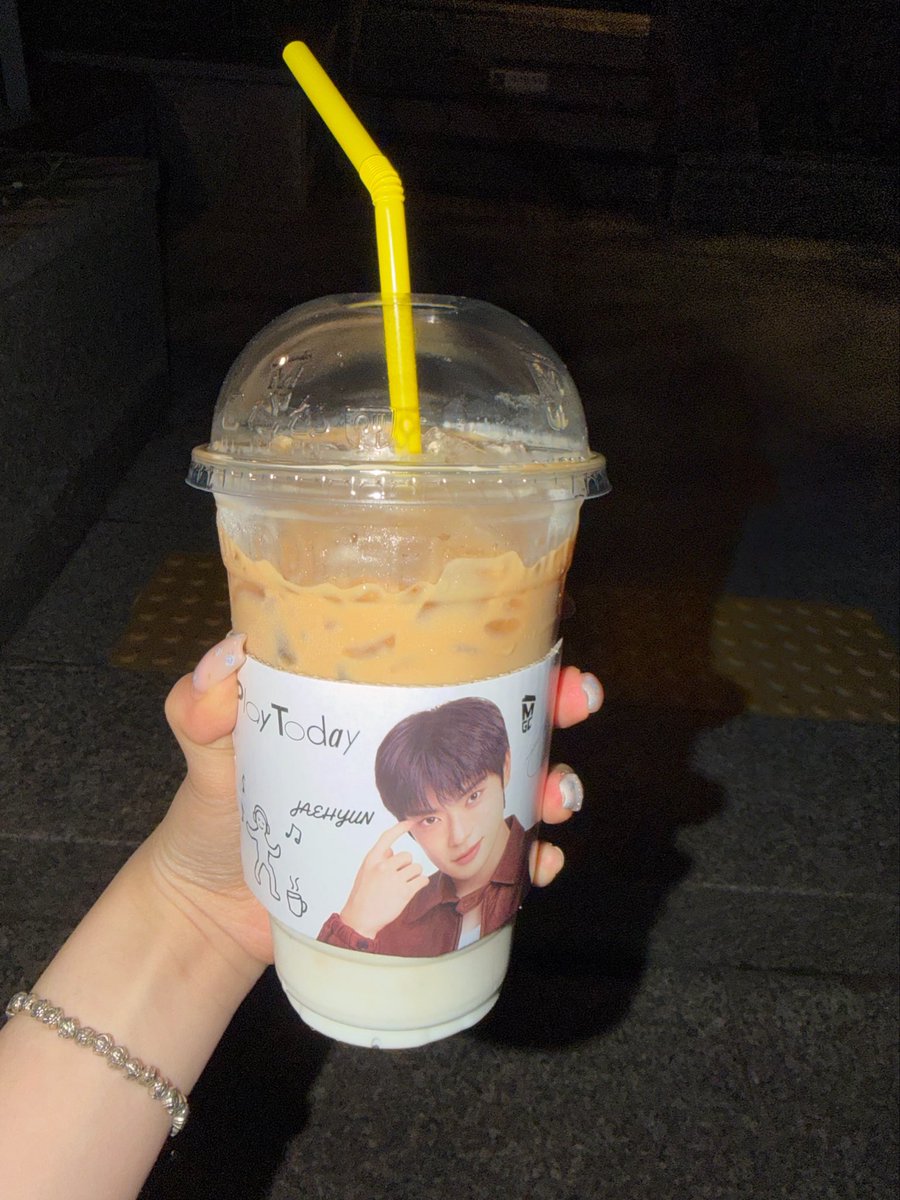 loveinwaves13's tweet photo. 메가에서 재현 홀더 받음 🫰🫰 https://t.co/cWVrjK4rwI