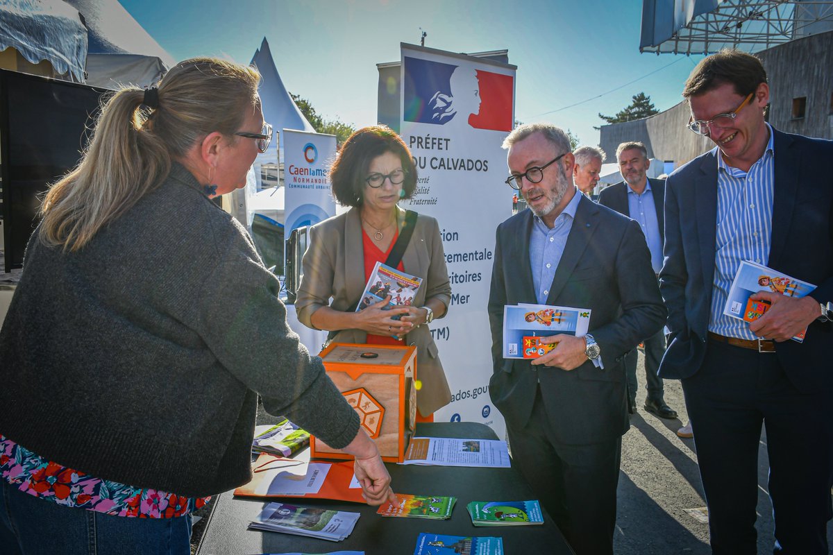 Image de Préfet du Calvados - 🛡️ À l’occasion de la Foire internationale de Caen, le préfet s’est rendu au Village de la sécurité