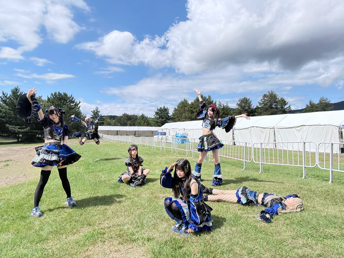 VVSiS_Official's tweet photo. ◤◢◤ ⠀ ⠀𓏴⤬——⌖——⤬𓏴⠀ ⠀ ◢◤◢
⠀
2026.09.22(火)山中湖交流プラザきらら
『SPARK 2026 in YAMANAKAKO』
⠀
SPARK2日間楽しみましょう✨️
⠀
明日▷▶︎▷ LIVE：10:10-10:30 (SENRIN)
🎁10秒動画+ランダム写メ

 #VVSiS #ビビシス
⠀
◤◢◤ ⠀ ⠀𓏴⤬——⌖——⤬𓏴⠀ ⠀ ◢◤◢ https://t.co/oczbS9hNEo