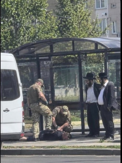 BakyCharles's tweet photo. @rshereme Romans folks....the ones on the right https://t.co/eoTXopyOdF