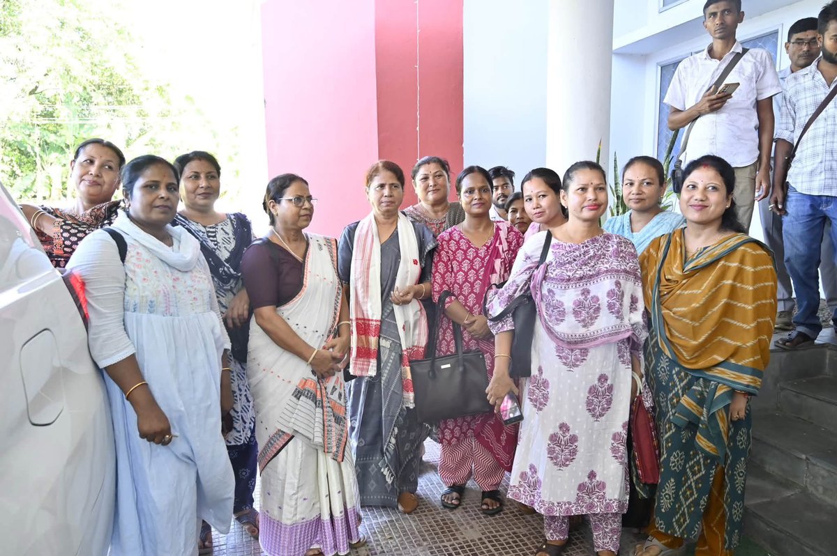 AjantaNeog's tweet photo. Visited Bajali district today and reviewed the progress of ongoing Anganwadi Centre construction and various women & child welfare schemes, including Beti Bachao Beti Padhao and PMMVY.

Appreciated the department’s good work and expressed satisfaction with the proper utilisation of allocated funds and the progress of various schemes.

Hon’ble MLA Shri Dharmeswar Roy, DC Smt. Madhumita Bhagaboty and concerned officials were present.

@himantabiswa