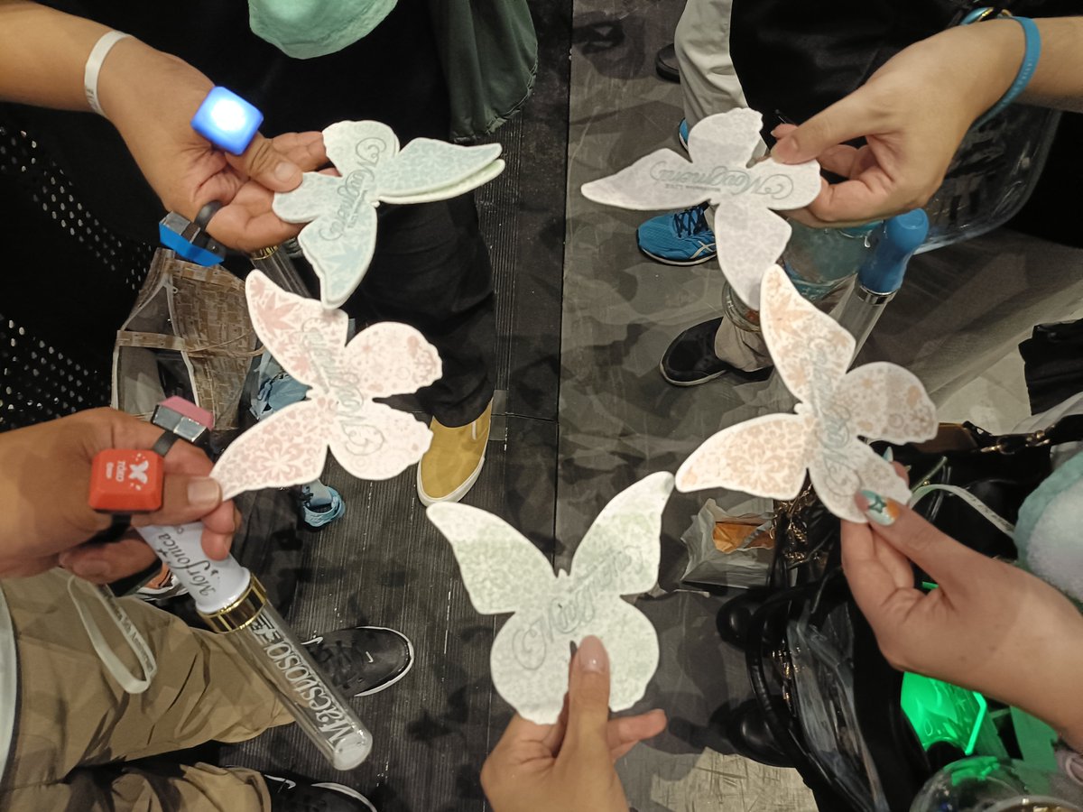MiYA_383829's tweet photo. Morfonica LIVE「Movement」ありがとうございました🦋🎻
5人が寄り添い、楽しみ、荒ぶり、賜った一つ一つの時間を堪能できました🌸🌻🍁❄️
モニカがくれた景色をこれからも見続けたいと新たに思えた最幸のライブでした✨

#Morfonica
#モニカMovement
#Ayasa
#あやたみんず
#あやたみんち https://t.co/EWweivNtoq
