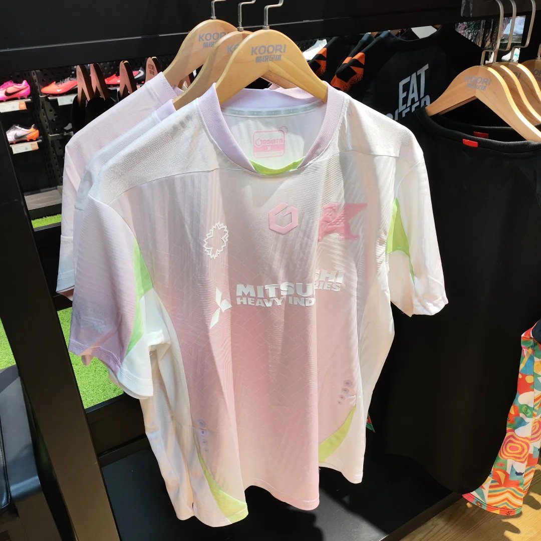 _kitsdo_7777's tweet photo. Encontré dos camisetas rosas. https://t.co/8UXFYfVXe4