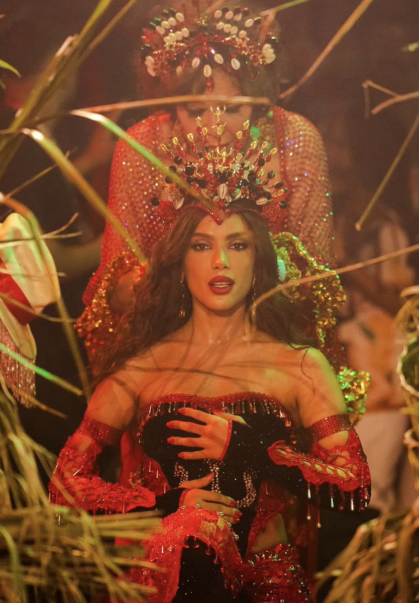 Taylokeh's tweet photo. still thinking that Anitta missed the chance to snag 100 THOUSAND likes with these photos🥰🌹
 herehttps://t.me/Chahhw❤️ https://t.co/7jgw7IOS8O