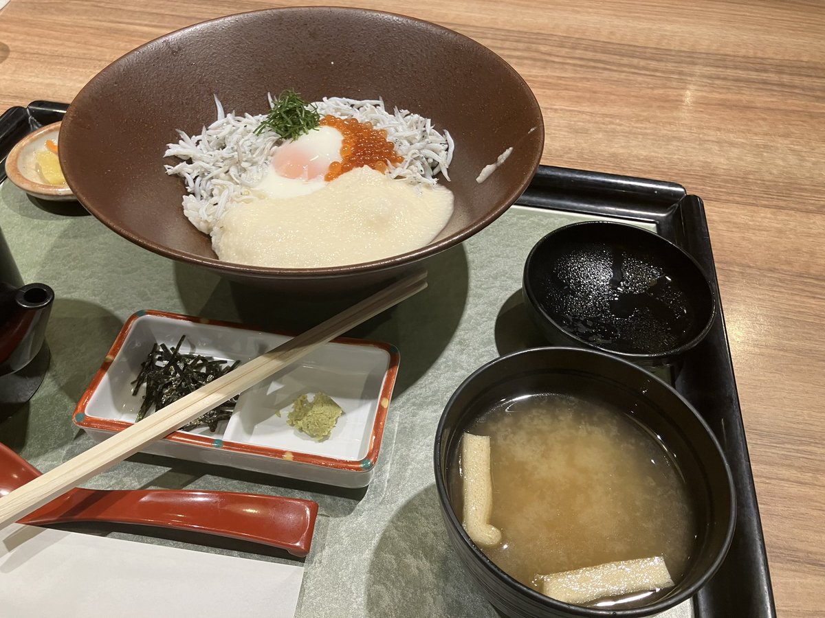 EarlGray_15's tweet photo. カルマくんとデートしてた！
なんか照れてた！

あと湯呑みが負け嘆きしてた（） https://t.co/tWwJlVxGxZ